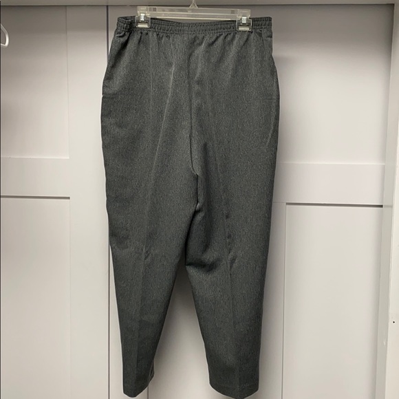 Women’s Juno Newman Petite Pants - Picture 2 of 3